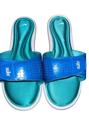 Nike Teal Footbed with Bright Blue Strap Slide Sandals size 11.5